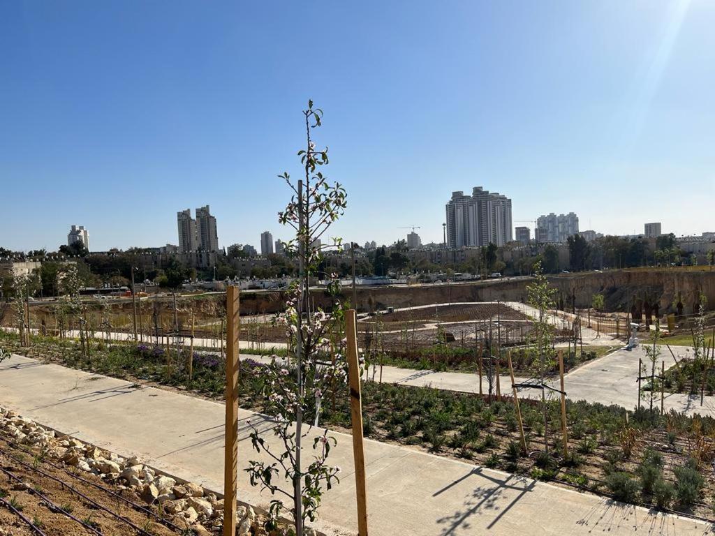 Lovely New Central Apartment Beersheba Exterior photo